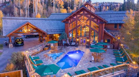 Mountain Log Resort .